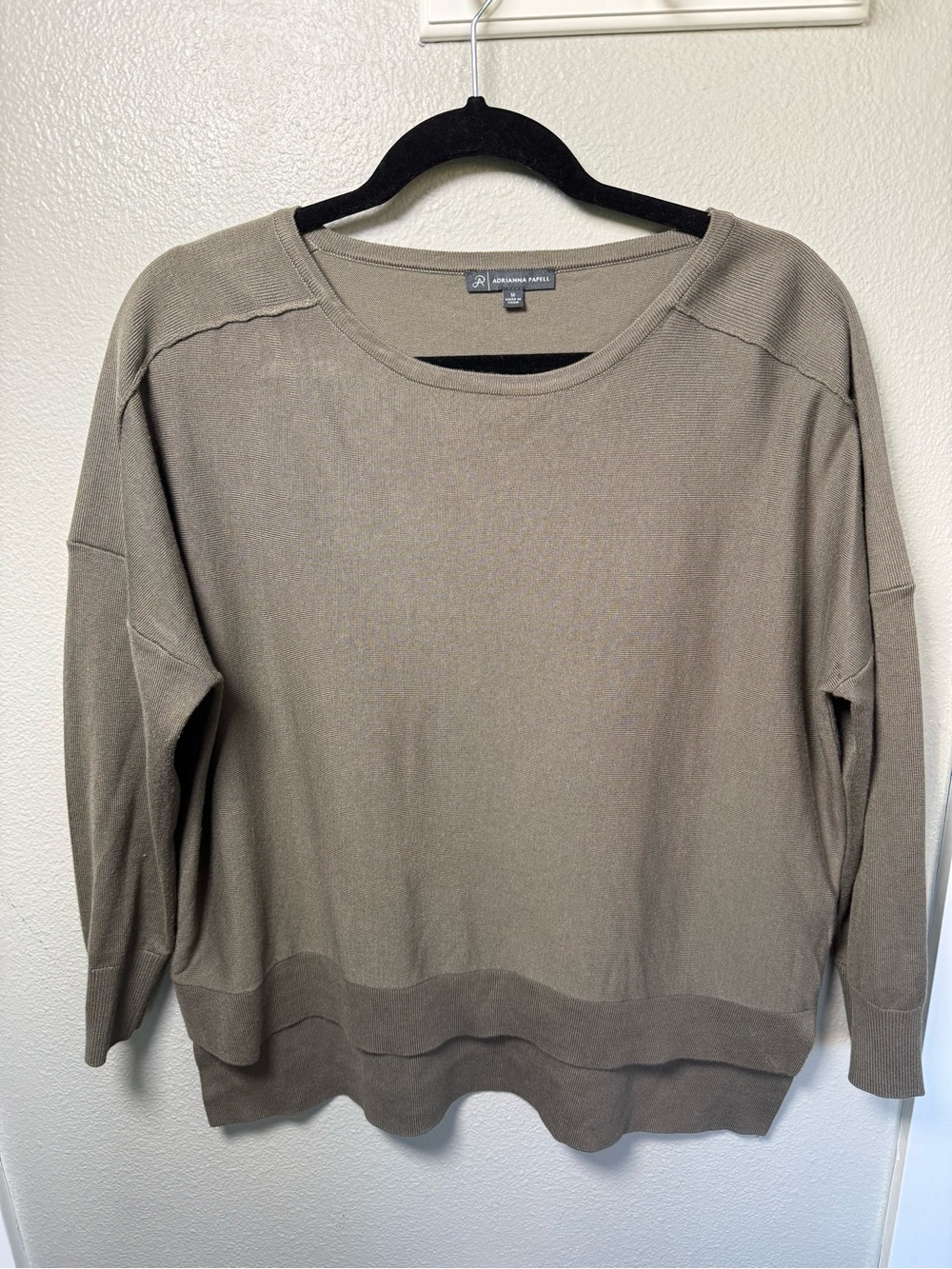Adrianna Papell Olive Green Knit Pullover Sweater Size M High Low Hem